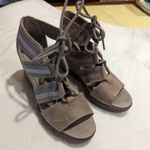 Sorel Joanie Ii wedge sandals size 6.5 brown/tan